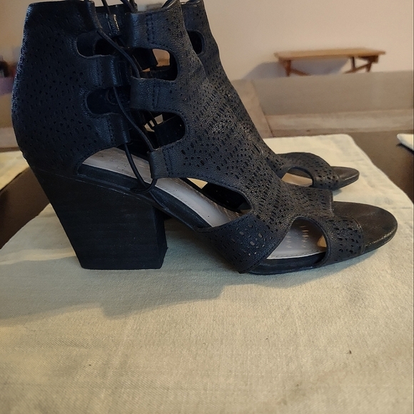 Vince camuto Corbina leather size  7.5 - Picture 1 of 5